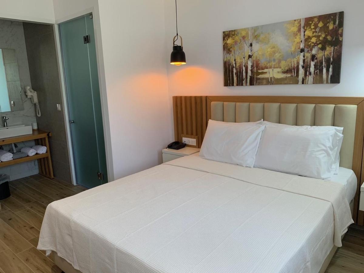 Naias Lejlighedshotel Hanioti Eksteriør billede